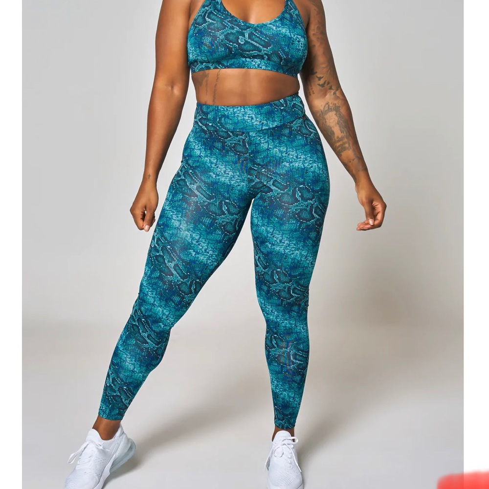LiciFit Small Serenity High Waist V Scrunch Legging NWOT